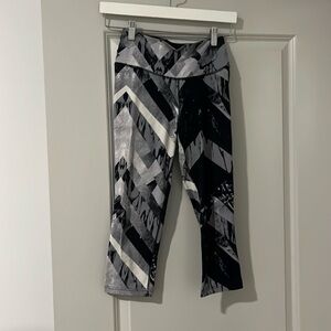 Used crop Nike leggings